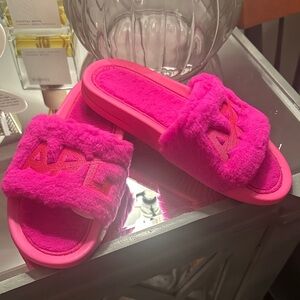 APL 💕 Shearling Slide in Hot Pink - only seldom worn inside - Wonens 7